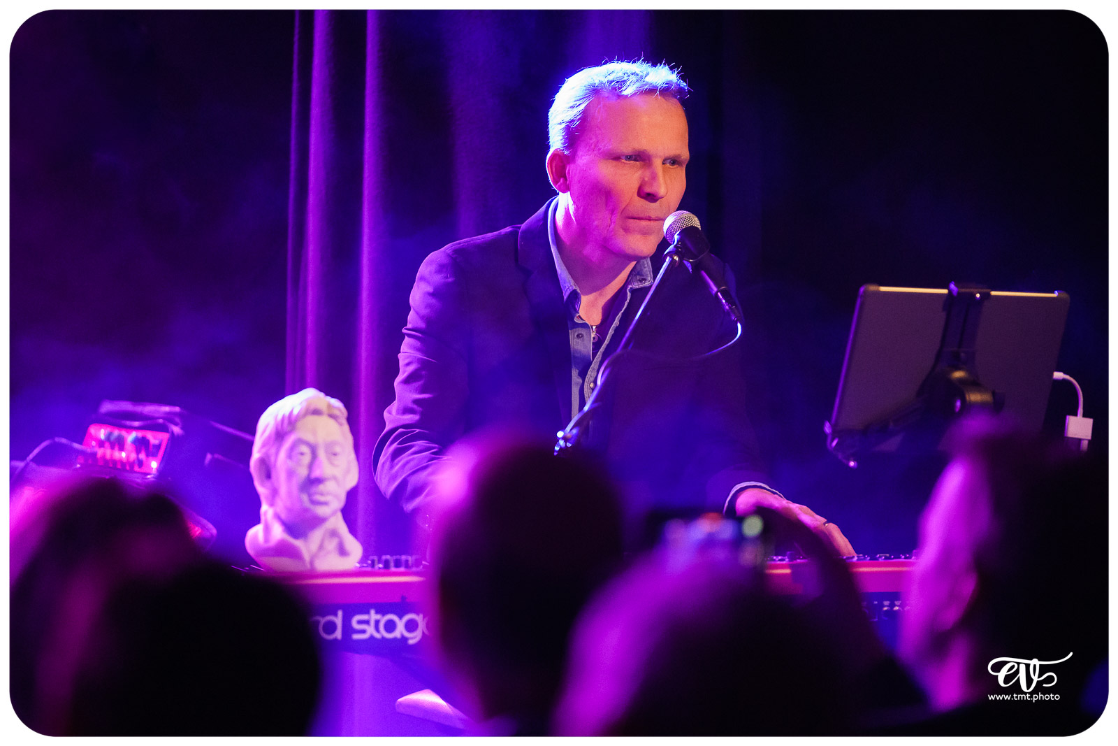 SERGE, ELEGANCE ACOUSTIQUE